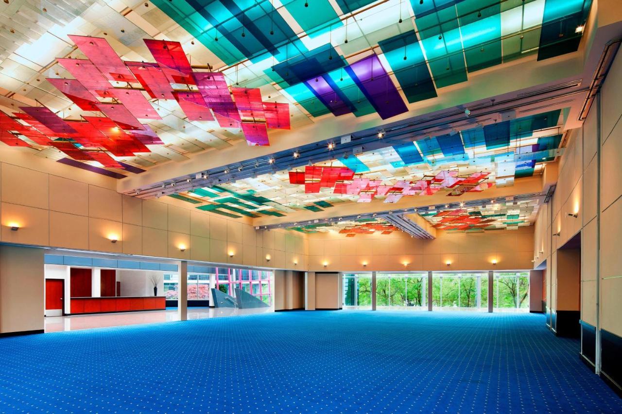Sheraton Centre 4*
