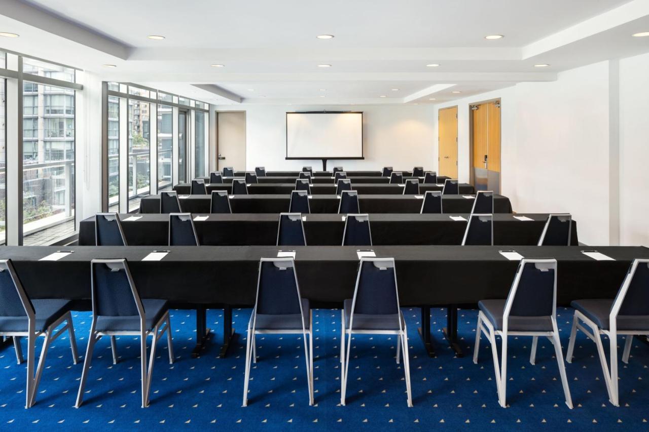 Sheraton Centre 4* Vancouver