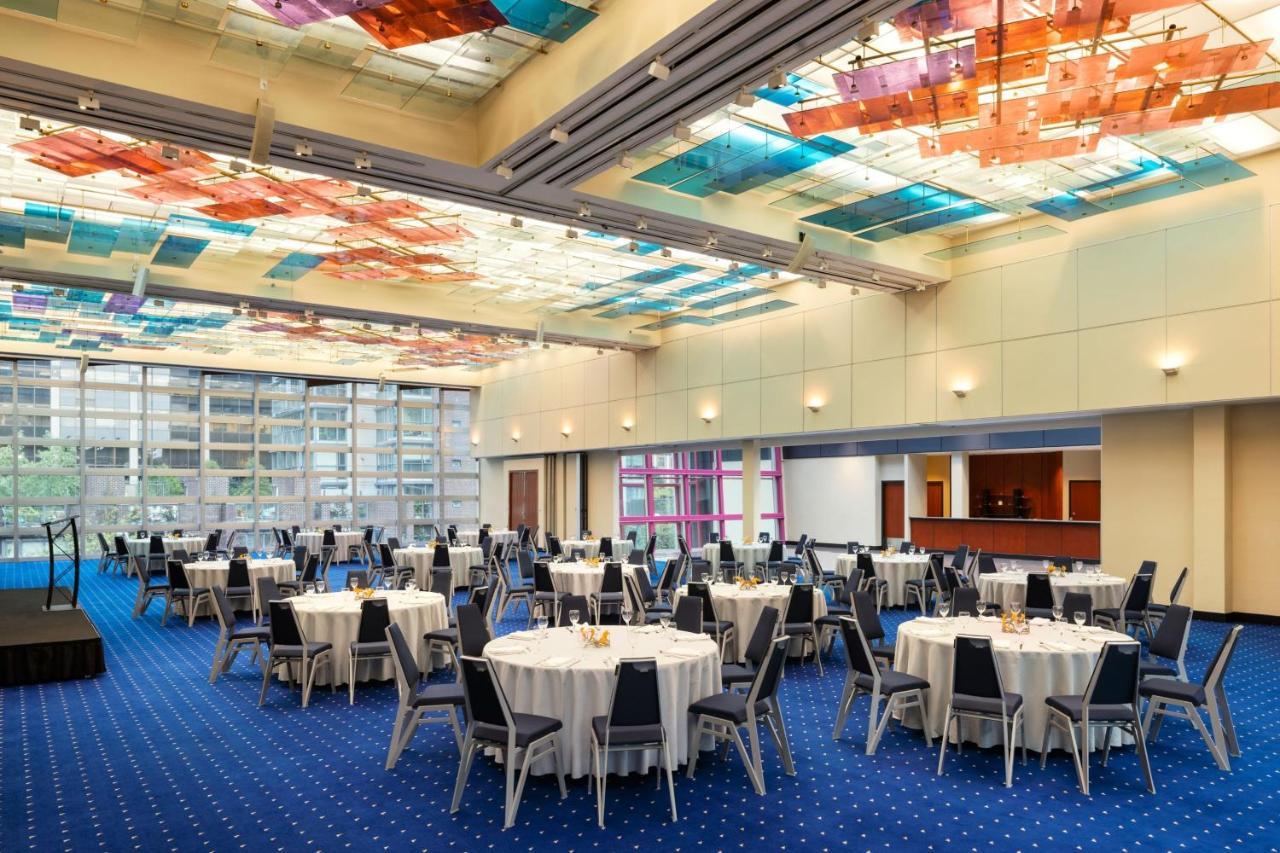 Sheraton Centre Hotel 4*