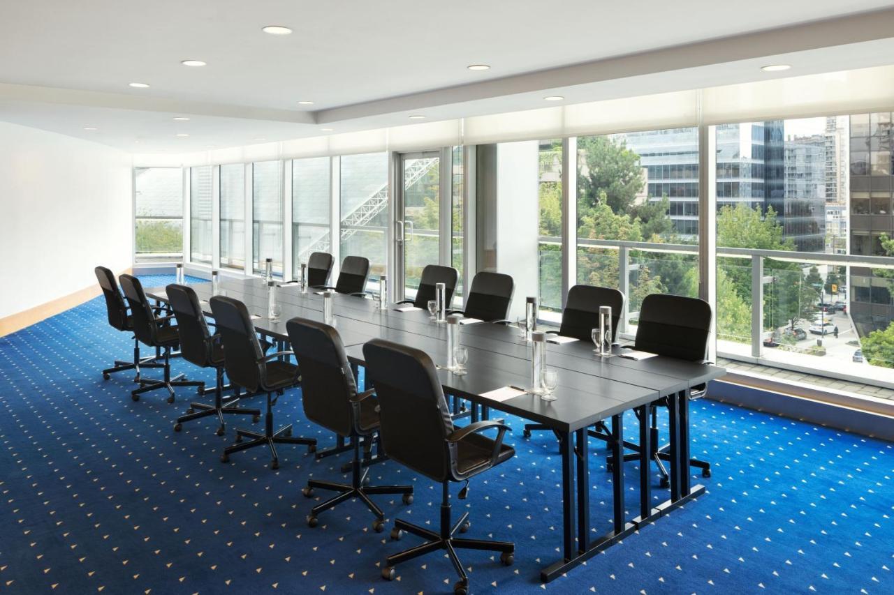 Sheraton Centre 4* Vancouver