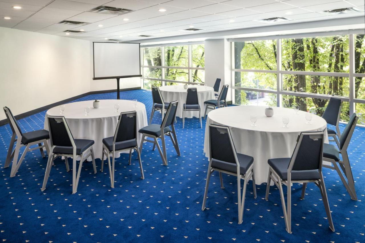 Sheraton Centre Hotel Vancouver