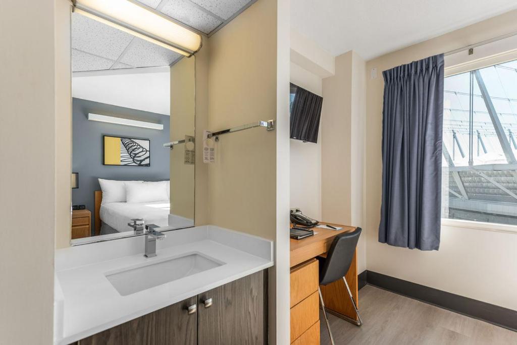 Ywca Hotel 3*