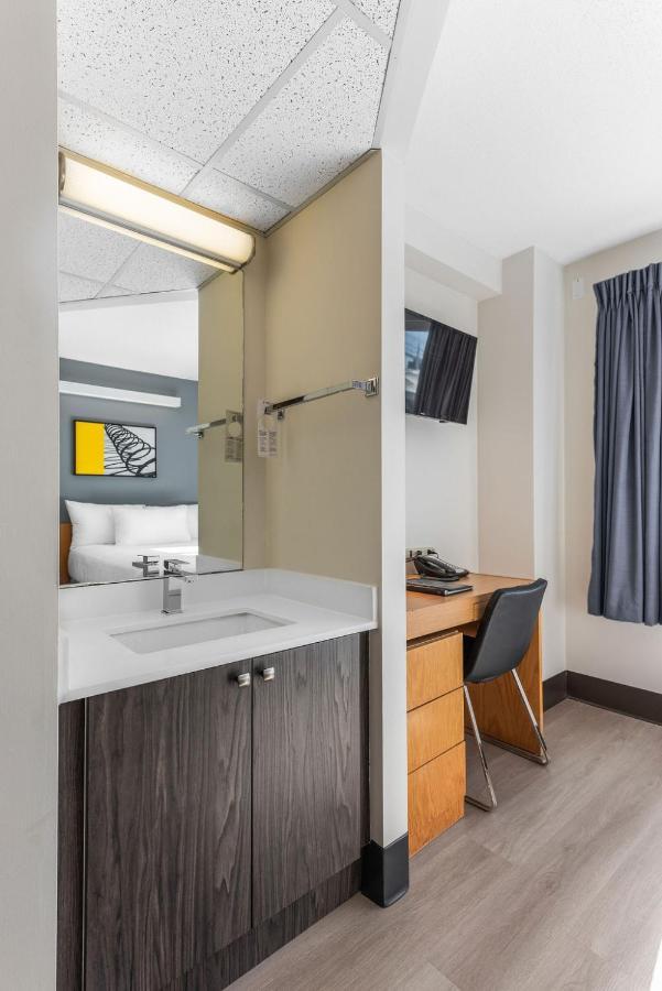 Ywca Hotel 3*