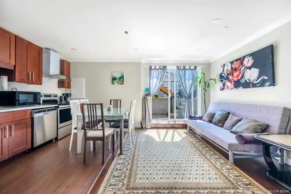 Guest house Coze In Near Yvr Vancouver