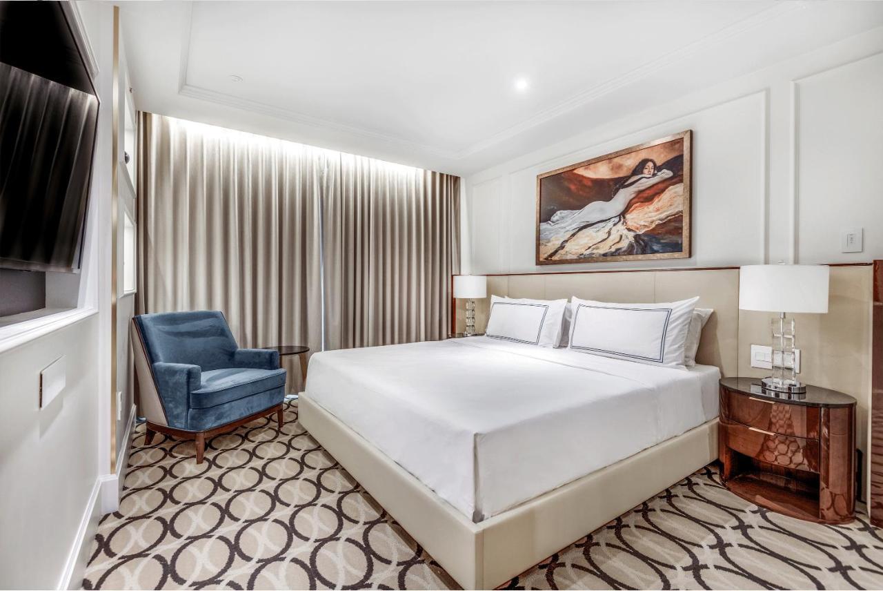 Azur Legacy Collection Hotel Vancouver