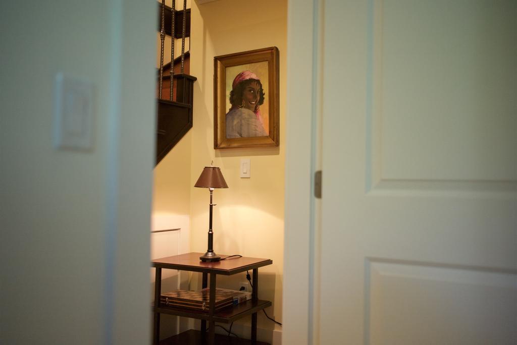 Custom Built 3Bedroom Home In Kitsilano
