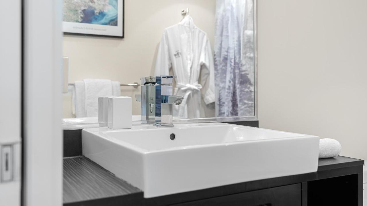 El Tesoro In The Heart Of W/ Air Con, Pool, And Free Parking Apartment Vancouver
