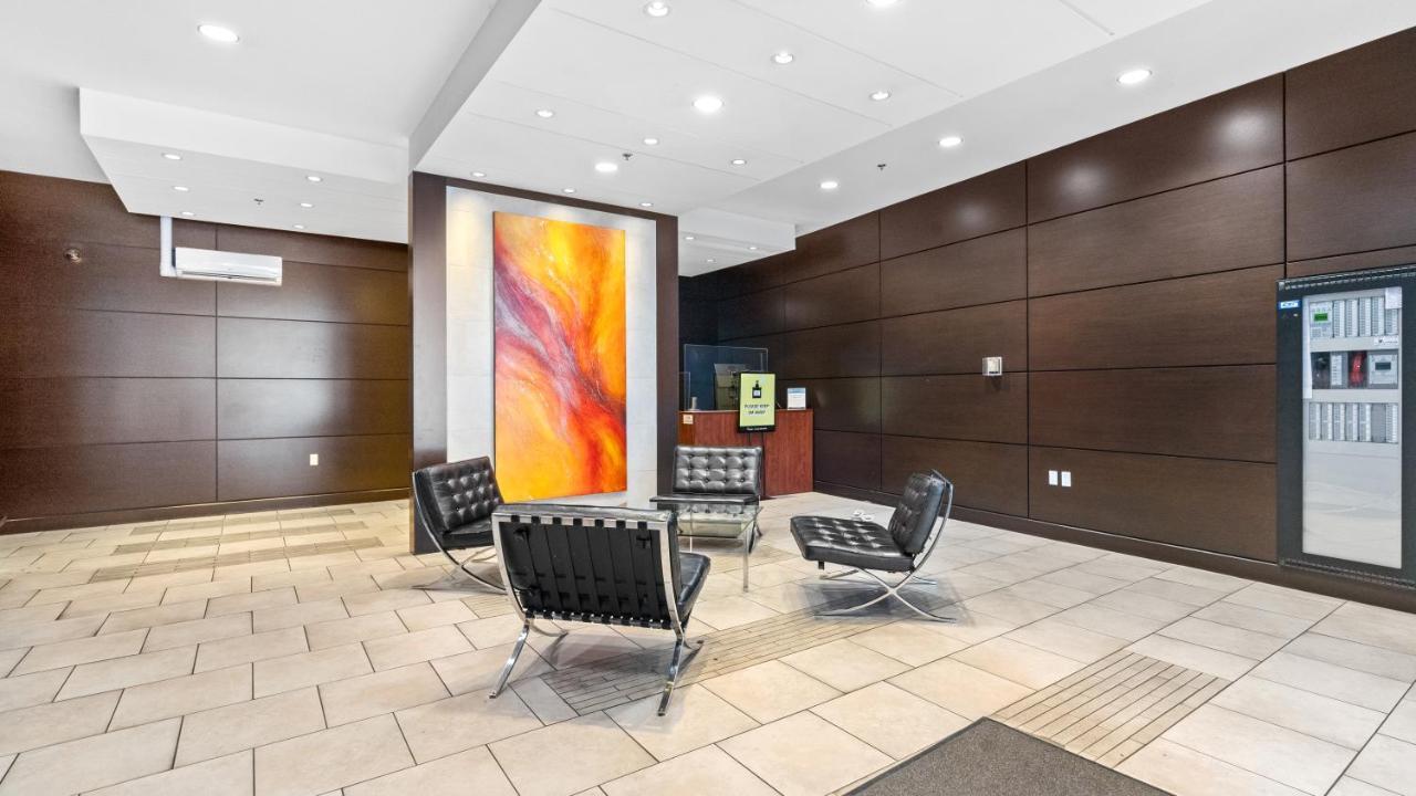 El Tesoro In The Heart Of W/ Air Con, Pool, And Free Parking Vancouver