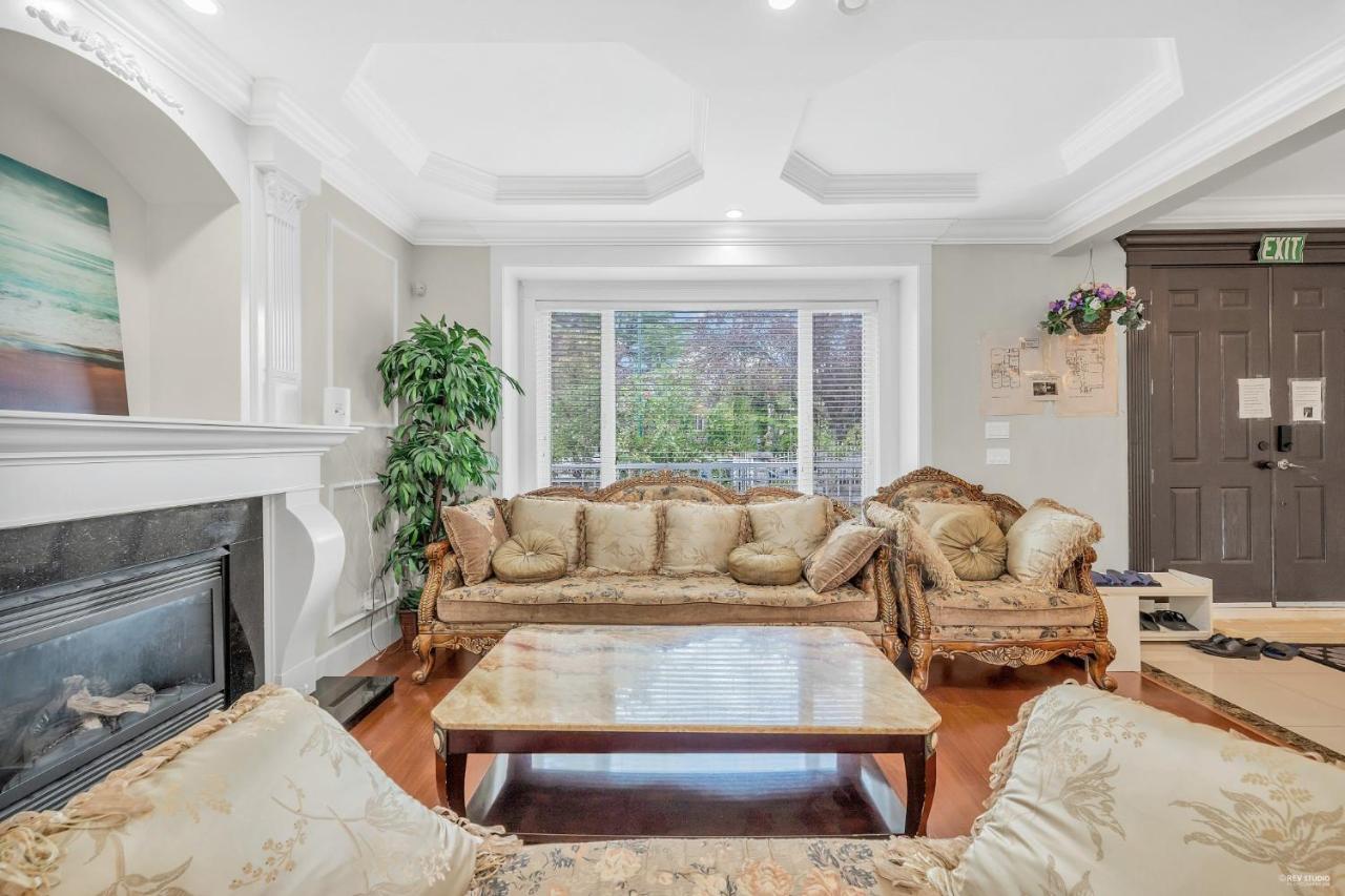 Guest house Luxurious Getaway In Vancouver-private With Attached Bathroom *