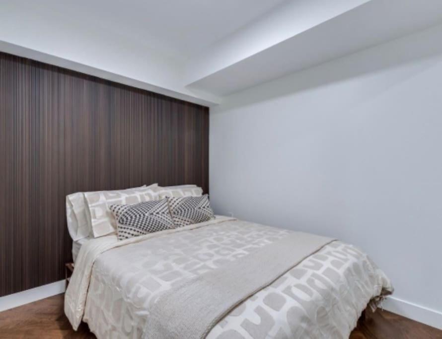 Two Eterno Davie Village By Sunset & Parking * Vancouver