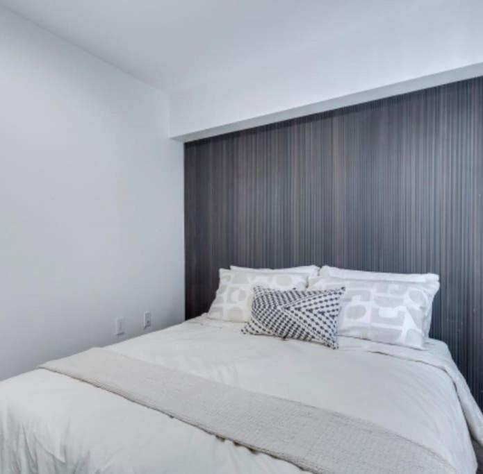Apartment Two Eterno Davie Village By Sunset & Parking Vancouver