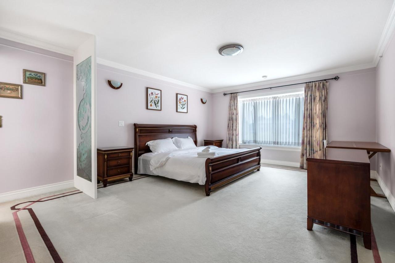 Luxurious Retreat - Private Bedroom In Shared House Homestay Vancouver