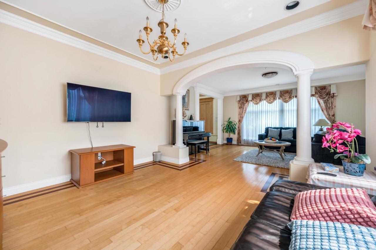 Luxurious Retreat - Private Bedroom In Shared House Homestay
