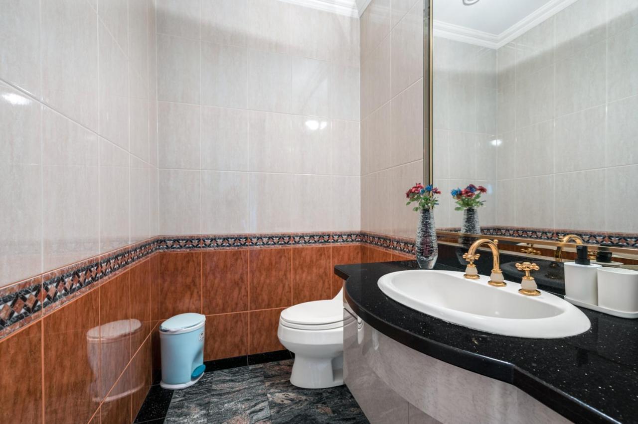 Luxurious Retreat - Private Bedroom In Shared House Homestay Vancouver