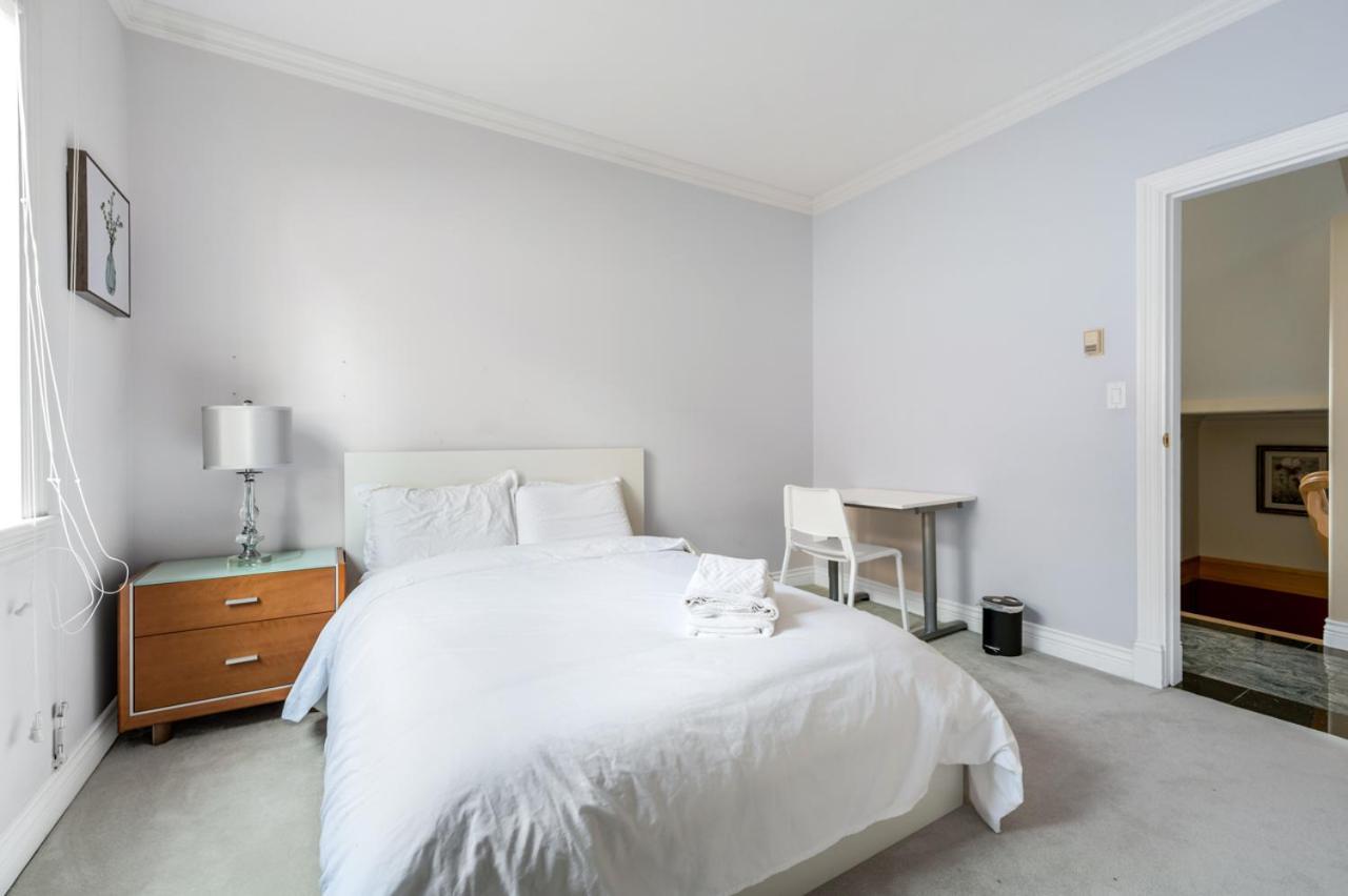 Luxurious Retreat - Private Bedroom In Shared House Homestay