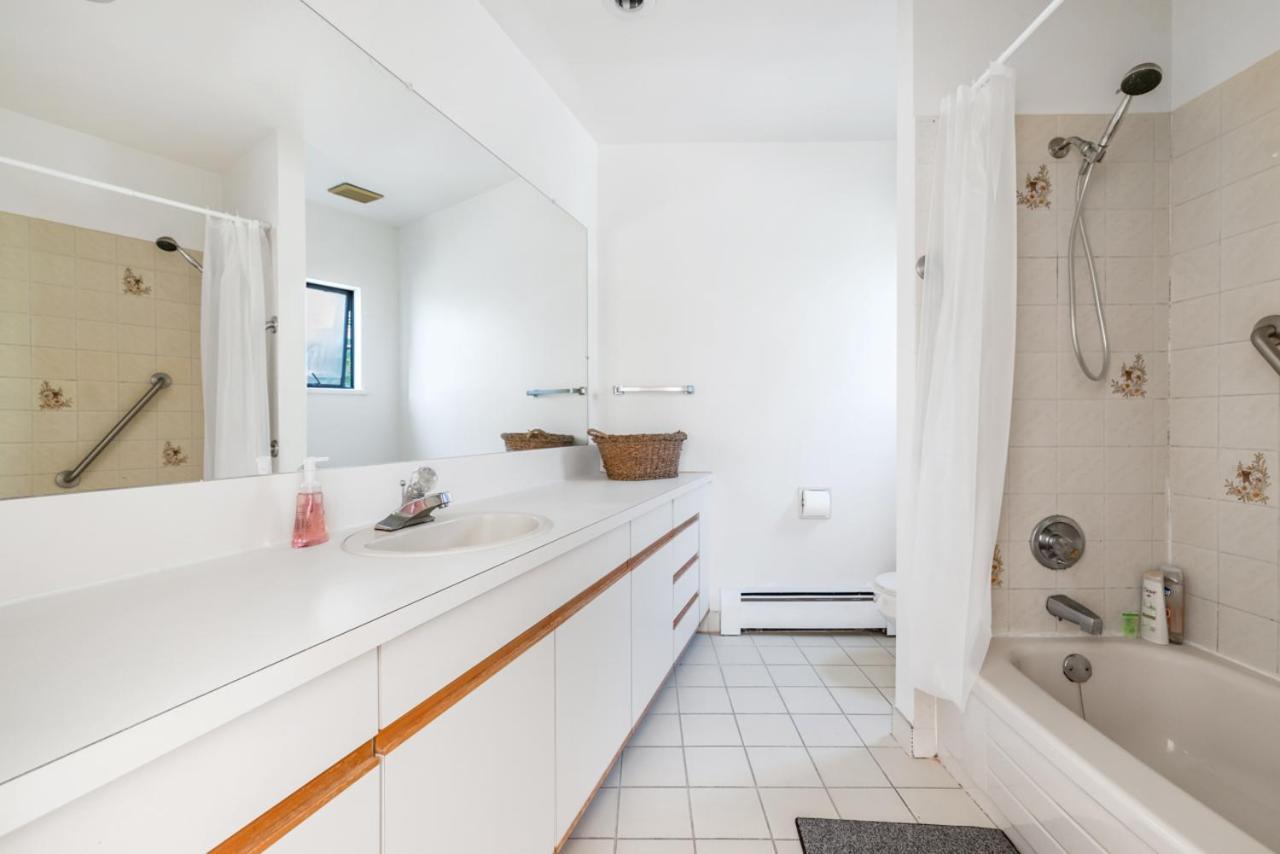 Sunny 1-bedroom Private In Charming