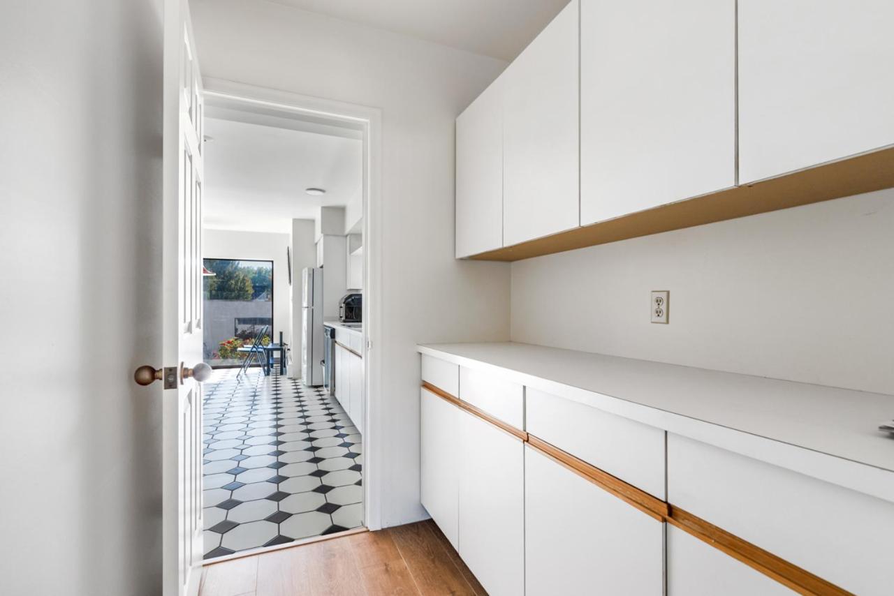 Sunny 1-bedroom Private In Charming Vancouver