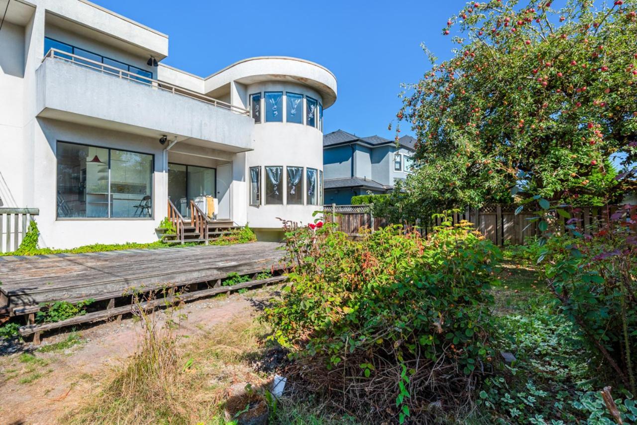 Sunny 1-bedroom Private In Charming Vancouver