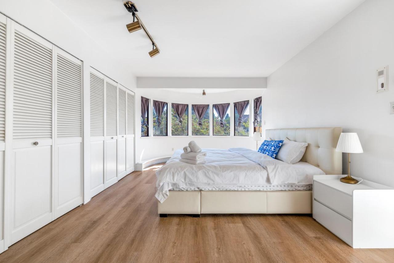 Sunny 1-bedroom Private In Charming *