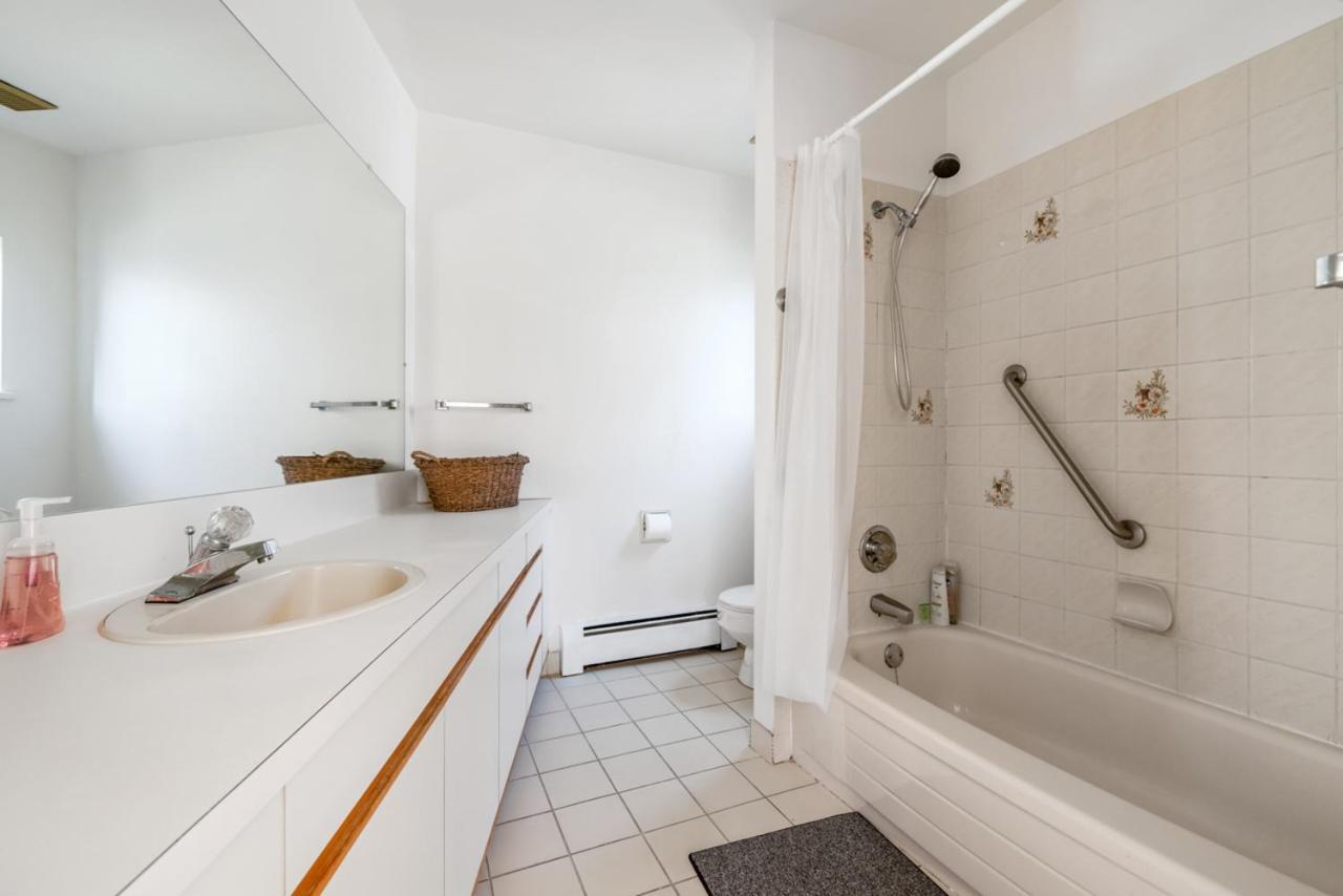 Sunny 1-bedroom Private In Charming