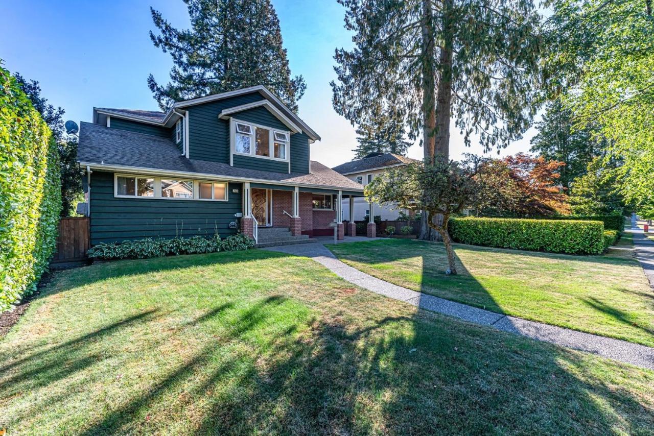 Three-tree Villa-central Location * Vancouver