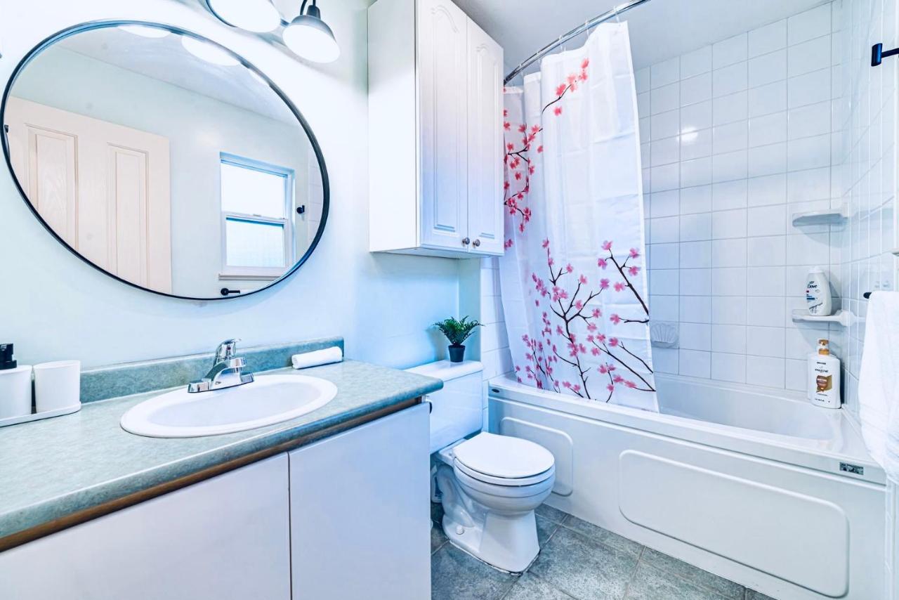 Three-tree Villa-central Location * Vancouver