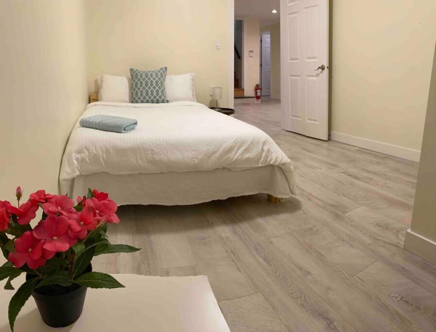 Westside Pool Home-8 Min To Downtown, Yard Parking *