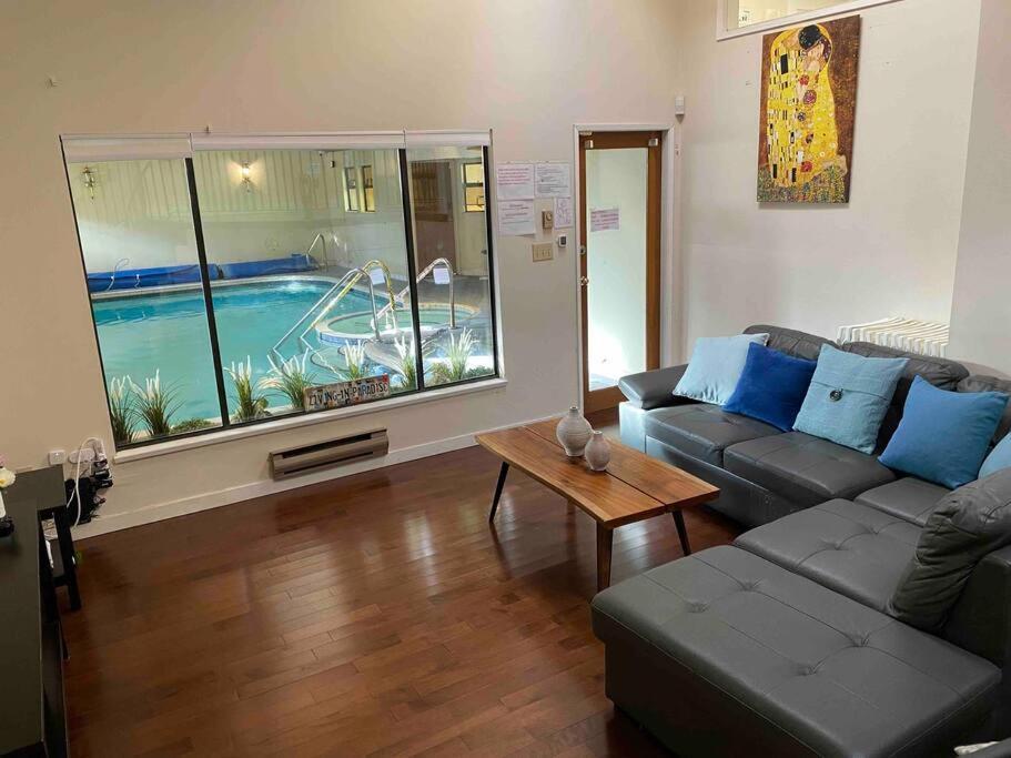 Westside Pool Home-8 Min To Downtown, Yard Parking * Vancouver