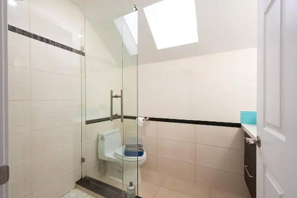 Westside Pool Home-8 Min To Downtown, Yard Parking * Vancouver