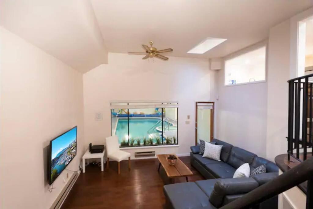 Villa Westside Pool Home-8 Min To Downtown, Yard Parking *