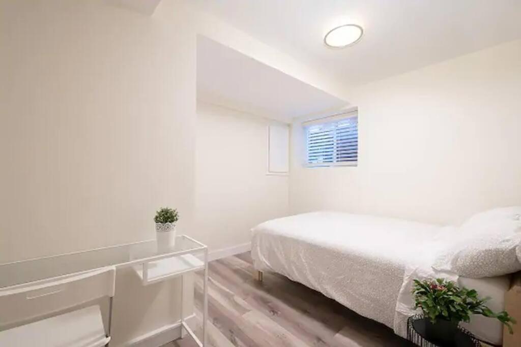Villa Westside Pool Home-8 Min To Downtown, Yard Parking *