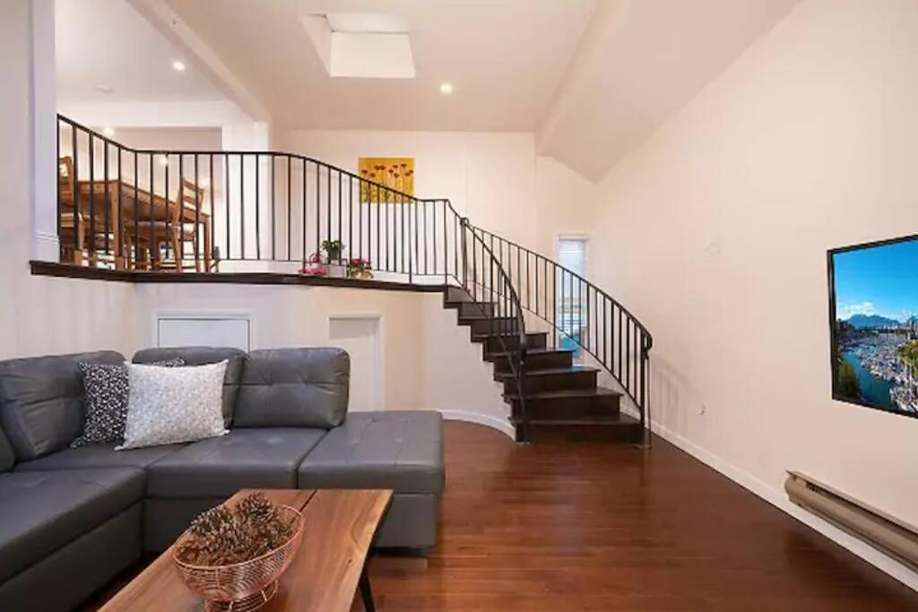 Westside Pool Home-8 Min To Downtown, Yard Parking Villa