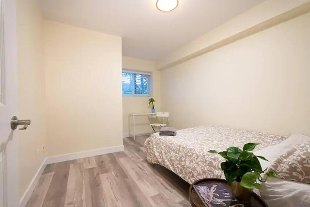 Westside Pool Home-8 Min To Downtown, Yard Parking Villa Vancouver