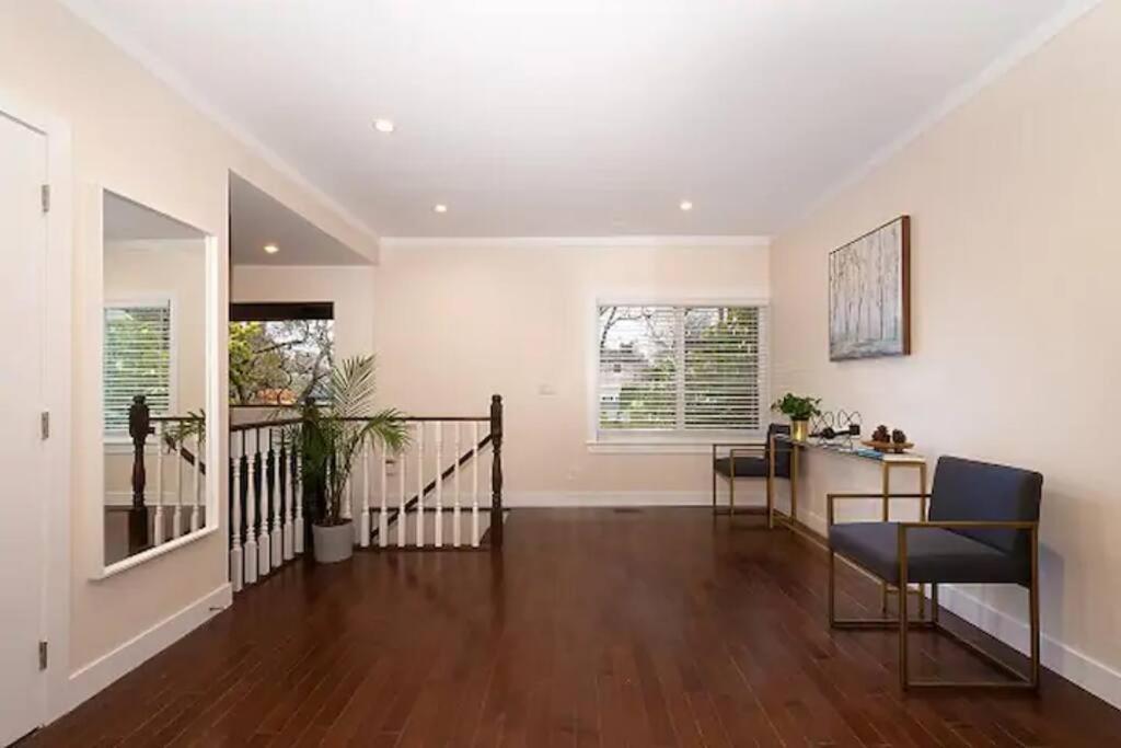 Westside Pool Home-8 Min To Downtown, Yard Parking Villa Vancouver
