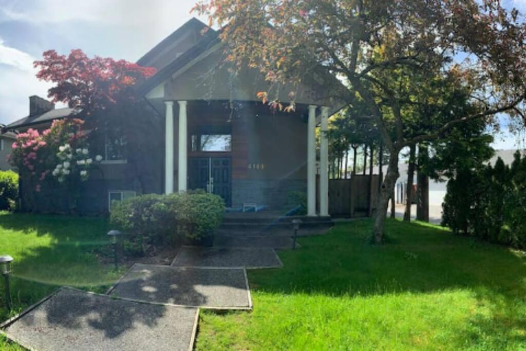 Villa Westside Pool Home-8 Min To Downtown, Yard Parking *