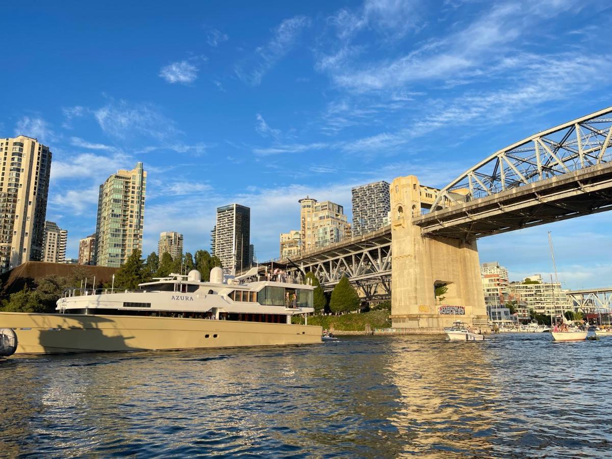 Downtown 1br At Granville Strip Near Bay Apartment