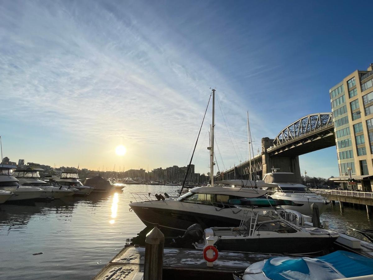 Downtown 1br At Granville Strip Near Bay
