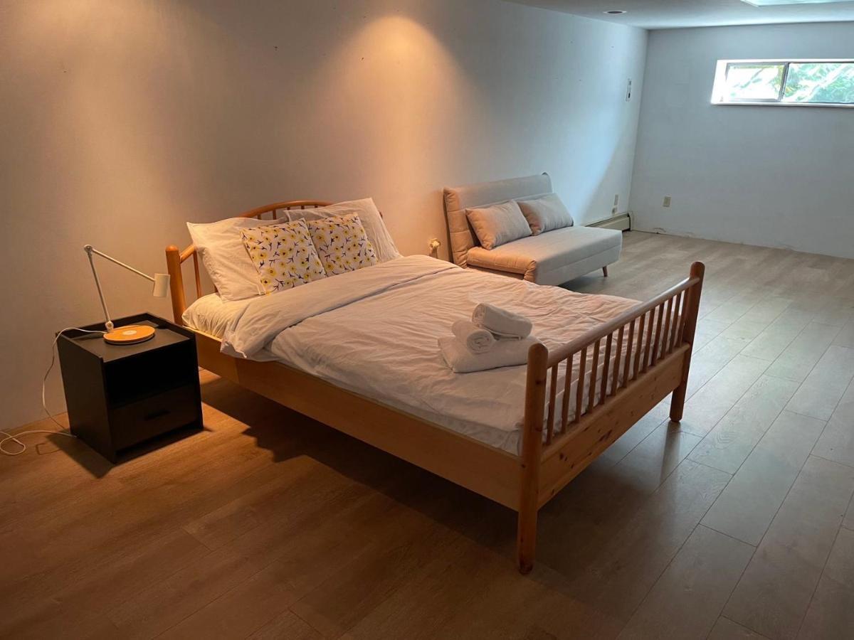 Sunny 1-bedroom Private In Charming *