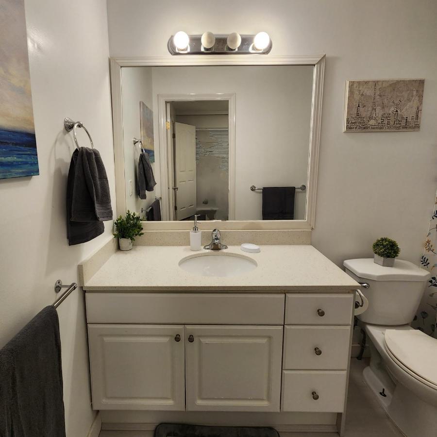 Charming East Hideaway - Near Skytrain *