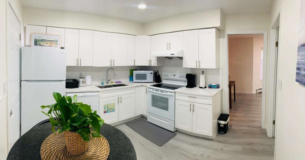 Cozy And Free Parking-ideal Gateway Holiday home Vancouver
