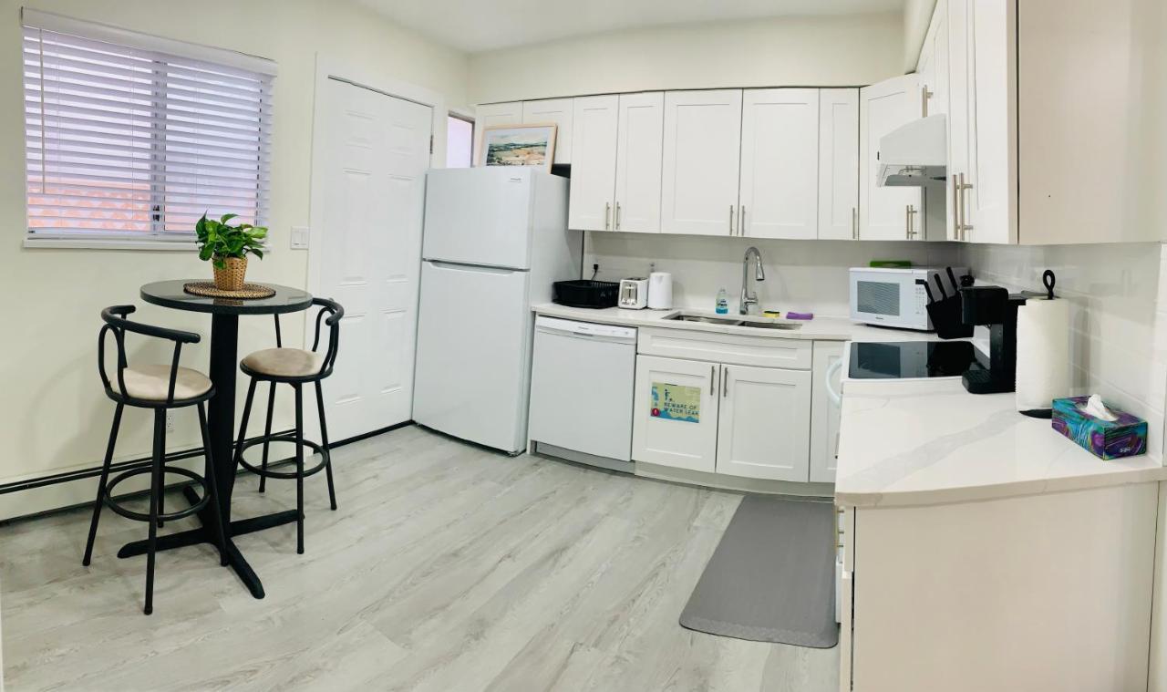 Cozy And Free Parking-ideal Gateway Holiday home Vancouver