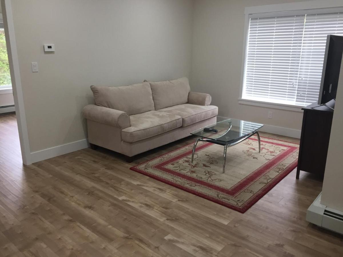 1 Bedroom Apartment *