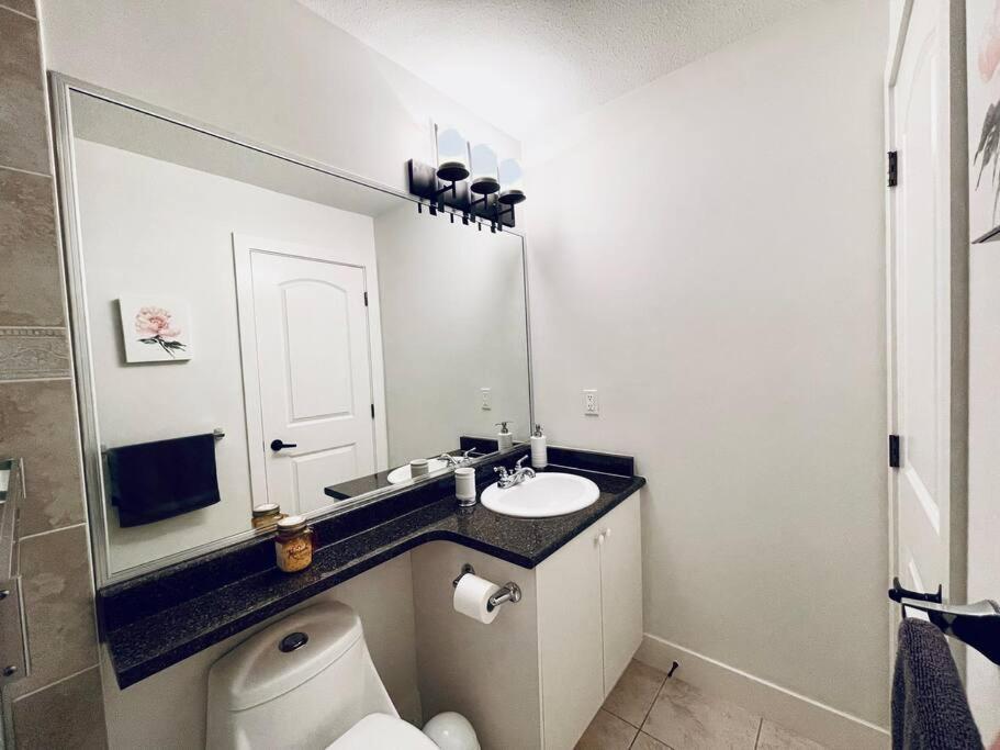 Charming 1br Near Metrotown Dt Burnaby/