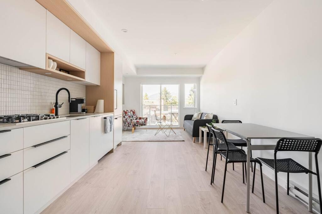 Urban Oasis: Stylish * Vancouver