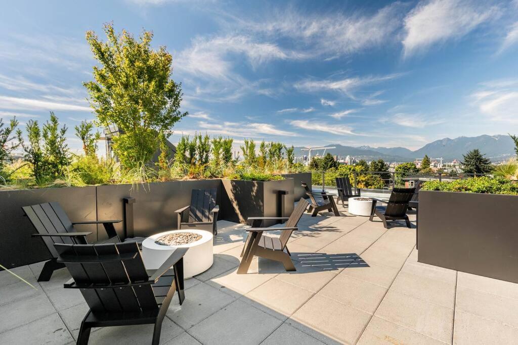 Apartment Urban Oasis: Stylish Vancouver