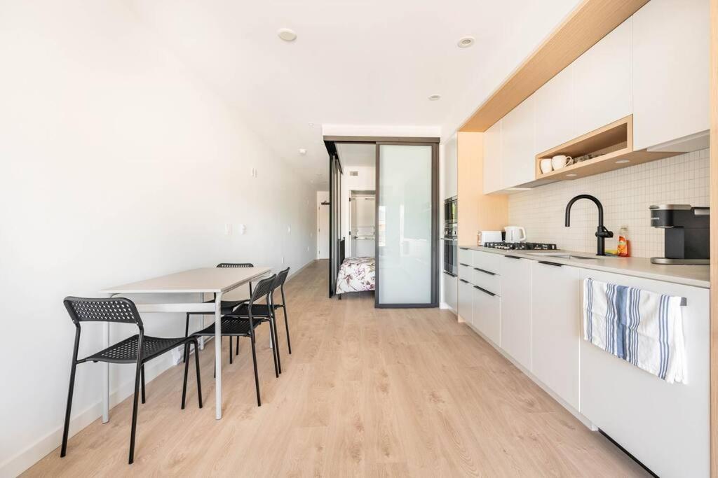 Apartment Urban Oasis: Stylish