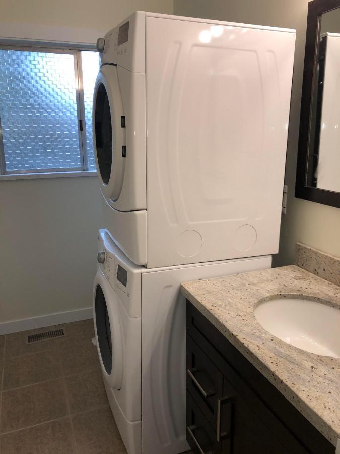 Cozy Guest Close To Downtown & Sights & 7-eleven Convenience Store Homestay Vancouver