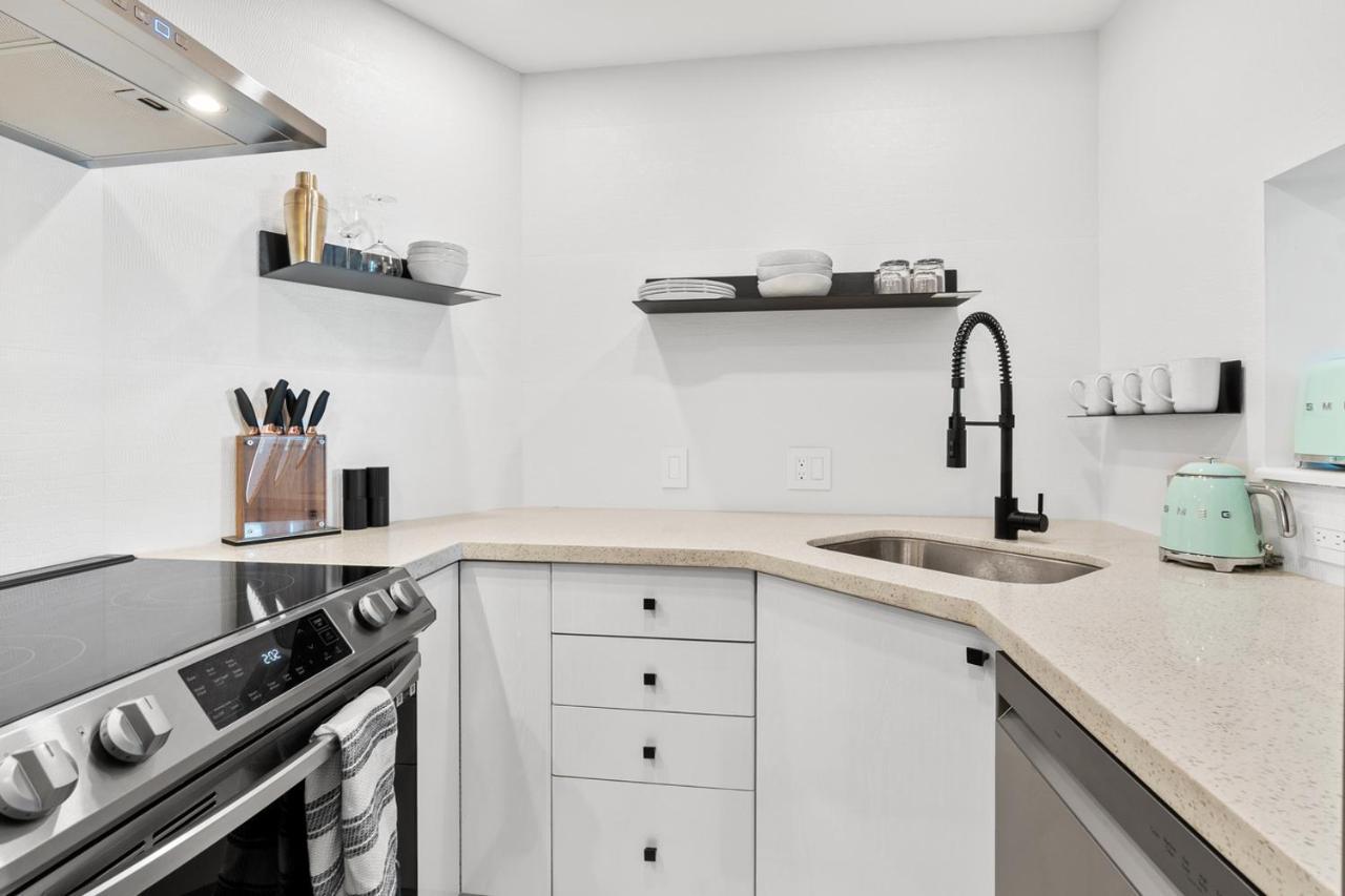 Downtown Luxury 1br Coal Harbour Apartment