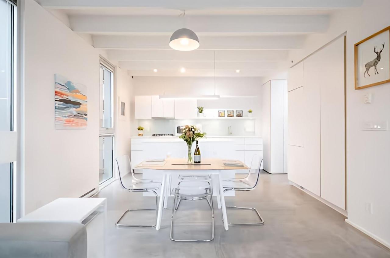Modern, Bright & 1-bed Downtown Close To Rogers Arena Apartment *