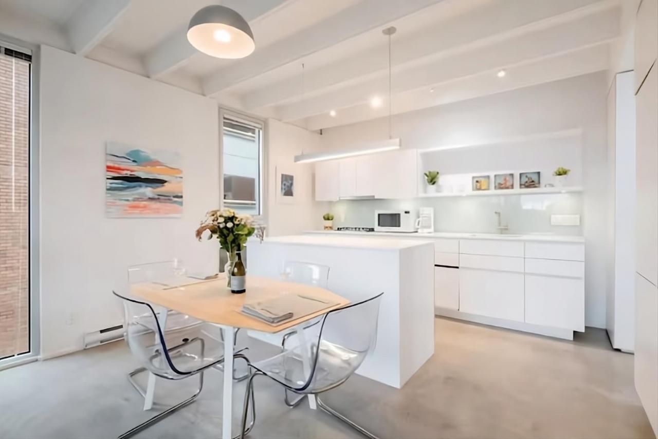 Modern, Bright & 1-bed Downtown Close To Rogers Arena *
